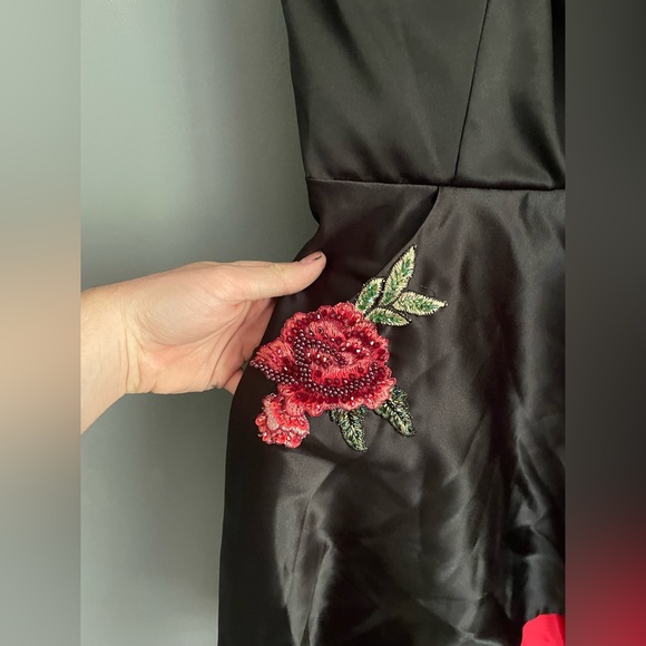 Lucci Lu Black and Red Satin Beaded Dress Womens Size 0 - Picture 4 of 5